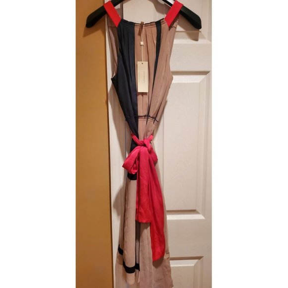 BCBGMAXAZRIA SIZE MEDIUM - Picture 2 of 6